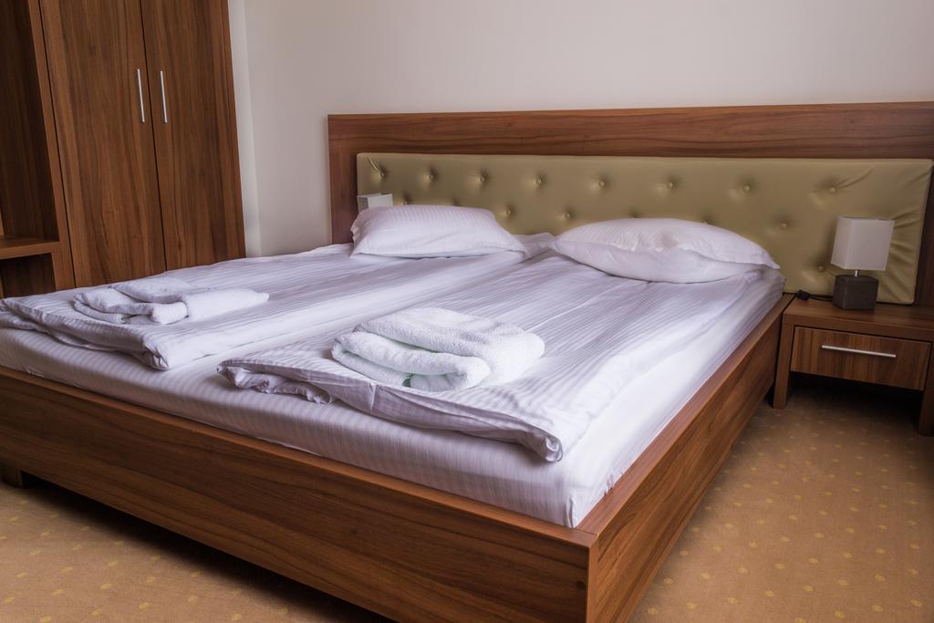 Hotel Mariss Alba Iulia Exteriör bild
