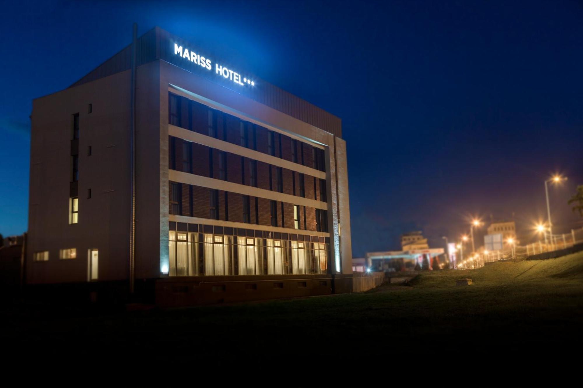 Hotel Mariss Alba Iulia Exteriör bild