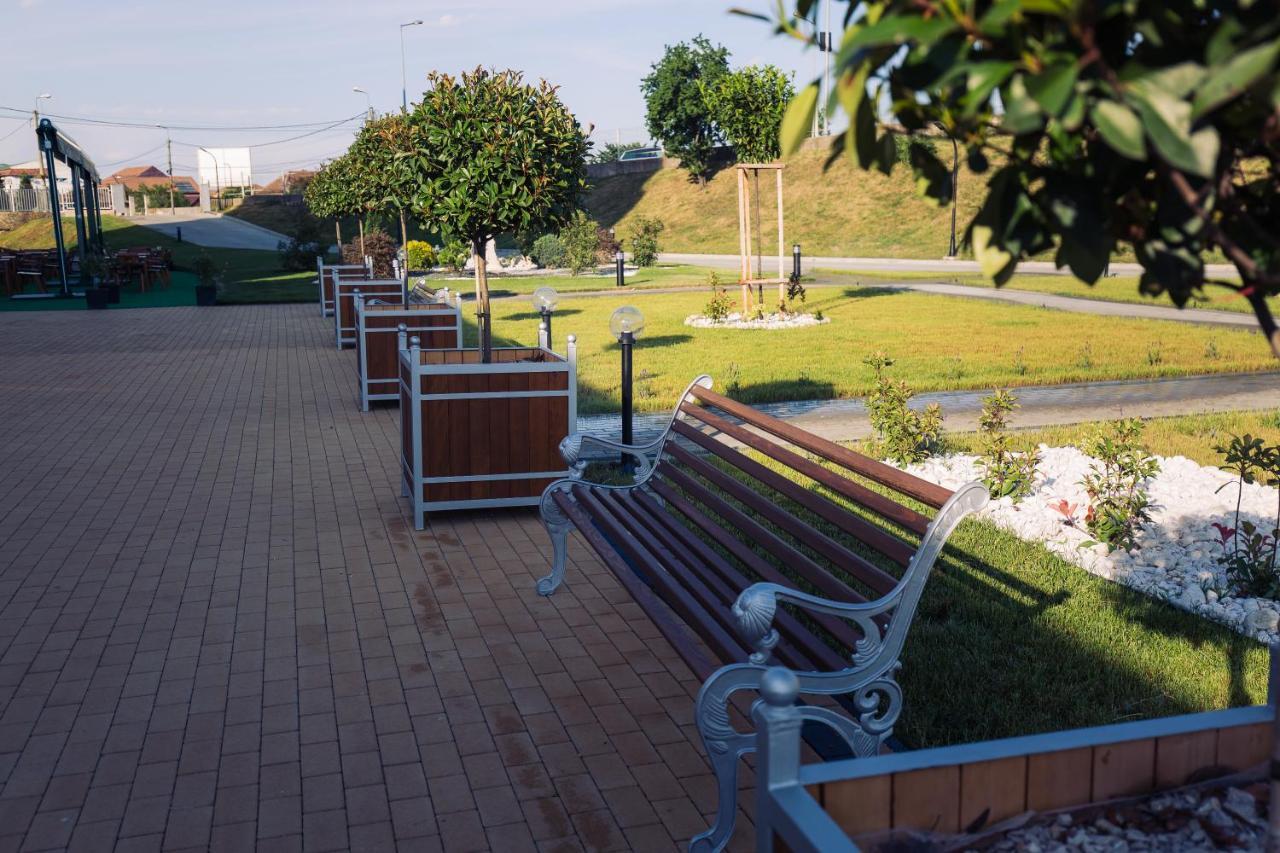 Hotel Mariss Alba Iulia Exteriör bild
